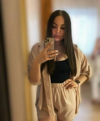 В моем арсенале есть широкий спектр услуг, которые позволят тебе расслабиться и насладиться каждой минутой нашей встречи. Мои мягкие руки и прекрасное тело помогут тебе окунуться в мир блаженства.
Я профессионалка своего дела и гарантирую абсолютную конфиденциальность и безопасность. Некоторые из моих услуг включают классический и эротический массаж, оральный и классический секс, ролевые игры и фантазии.
У меня есть множество положительных отзывов от довольных клиентов, которые приходят ко мне снова и снова. Только для тебя я могу поделиться моими фотографиями, чтобы ты убедился, насколько я привлекательна и сексуальна.
Я живу в Москве и готова принять тебя в своей уютной и роскошной квартире, где ты сможешь отдохнуть и насладиться моим обществом. Жду твоего звонка, чтобы начать нашу волшебную встречу. 💋🌟🔥 830, 23 года