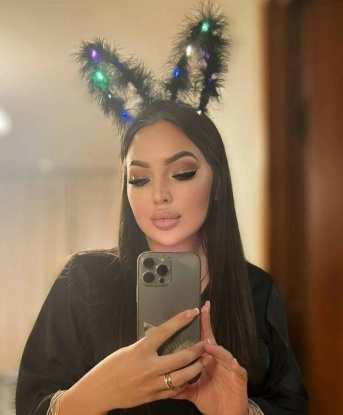 В моем арсенале есть широкий спектр услуг, которые позволят тебе расслабиться и насладиться каждой минутой нашей встречи. Мои мягкие руки и прекрасное тело помогут тебе окунуться в мир блаженства.
Я профессионалка своего дела и гарантирую абсолютную конфиденциальность и безопасность. Некоторые из моих услуг включают классический и эротический массаж, оральный и классический секс, ролевые игры и фантазии.
У меня есть множество положительных отзывов от довольных клиентов, которые приходят ко мне снова и снова. Только для тебя я могу поделиться моими фотографиями, чтобы ты убедился, насколько я привлекательна и сексуальна.
Я живу в Москве и готова принять тебя в своей уютной и роскошной квартире, где ты сможешь отдохнуть и насладиться моим обществом. Жду твоего звонка, чтобы начать нашу волшебную встречу. 💋🌟🔥 830, 23 года