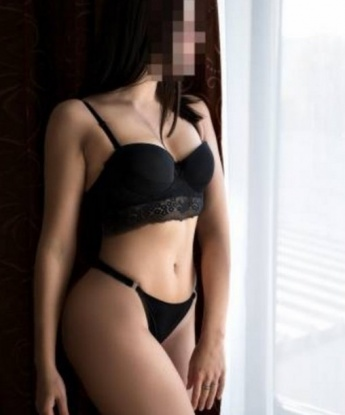 Чувственная и страстная леди предлагает разнообразные услуги для настоящих ценителей красоты и страсти. Проведи со мной незабываемое время, я подарю тебе море удовольствия и наслаждения. Звони и приезжай в гости! 15383, 25 лет